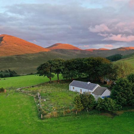Thistle Thatch Cottage And Hot Tub - Mourne Mountains Newcastle  Eksteriør billede