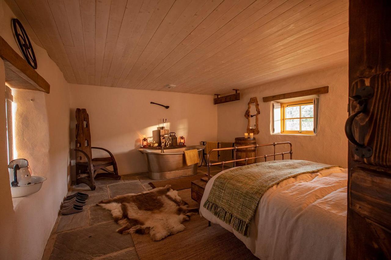 Thistle Thatch Cottage And Hot Tub - Mourne Mountains Newcastle  Eksteriør billede