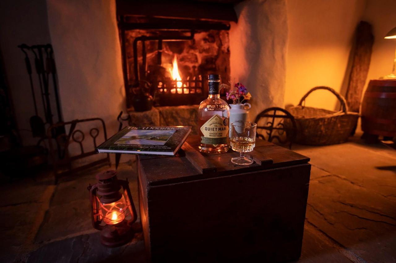 Thistle Thatch Cottage And Hot Tub - Mourne Mountains Newcastle  Eksteriør billede