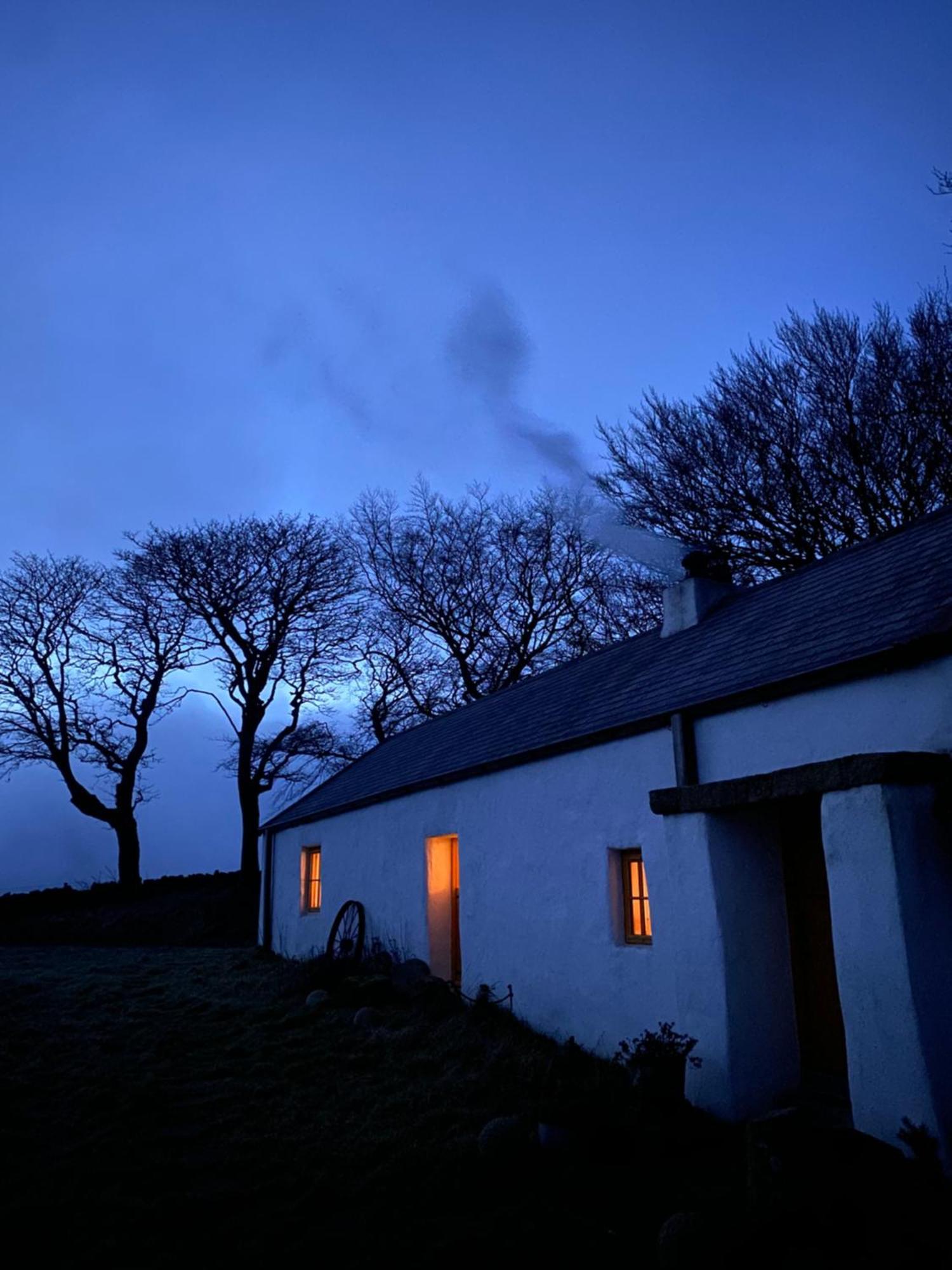 Thistle Thatch Cottage And Hot Tub - Mourne Mountains Newcastle  Eksteriør billede